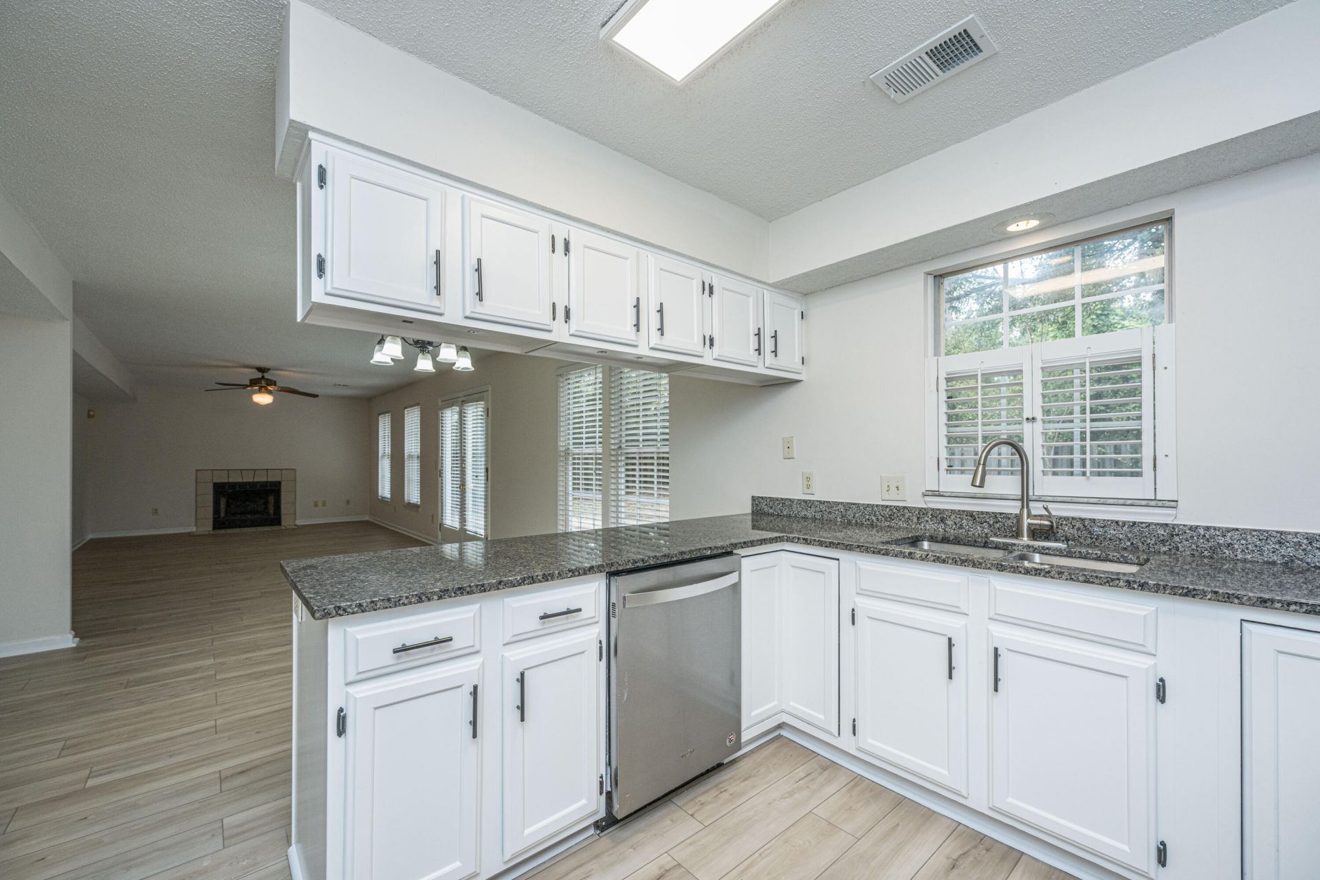 1409 Topaz Drive Photo 4