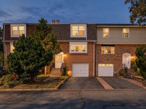 30 Catbird Ct, Lawrence, NJ 08648