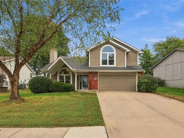 701 NW Rosaceae Drive, Blue Springs, MO 64015