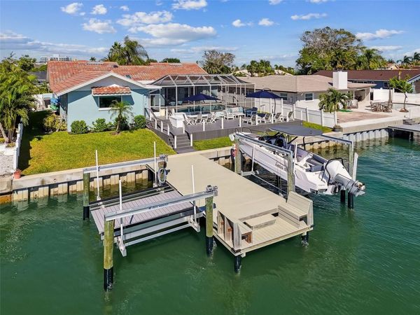 320 BELLE ISLE AVENUE , BELLEAIR BEACH, FL 33786