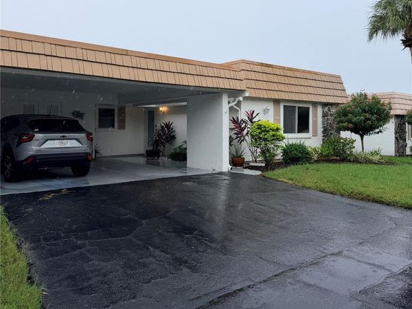 2320 AQUABLUFF PLACE , Unit V274, SARASOTA, FL 34231