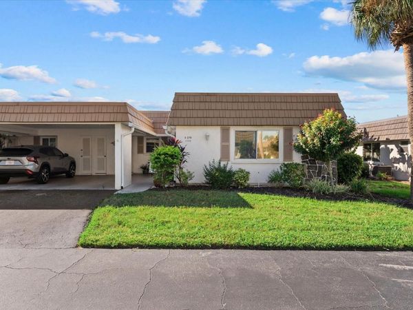 2320 AQUABLUFF PLACE, Unit V274, SARASOTA, FL 34231