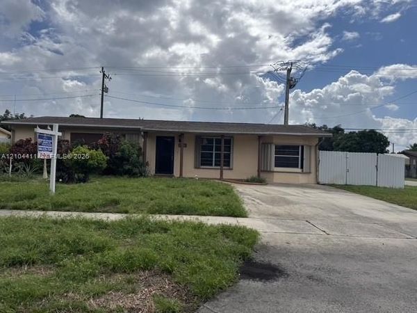 6920 SW 8th St , Pembroke Pines, FL 33023