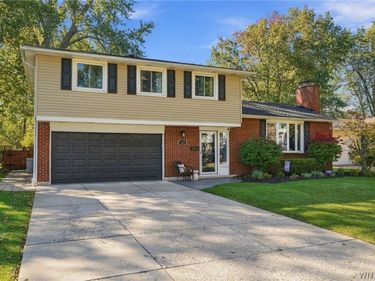 90 Red Oak Drive, Williamsville, NY 14221