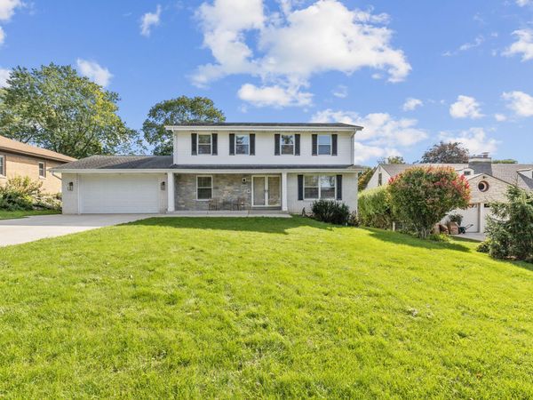 429 W Apple Tree Rd, Glendale, WI 53217