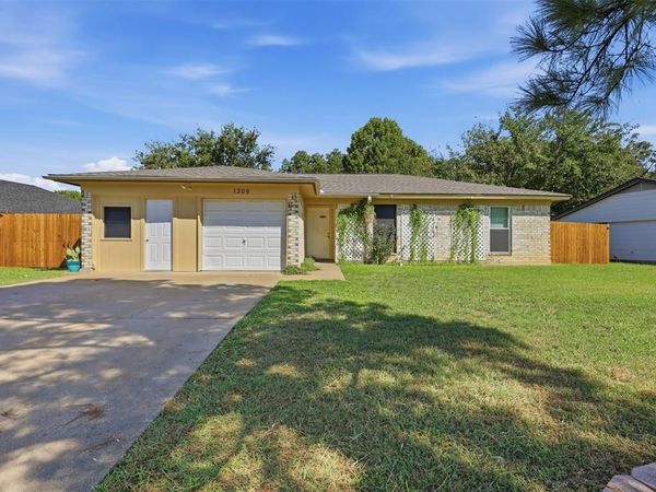 1309 Berry Drive, Cleburne, TX 76033