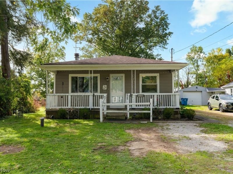 3194 S Bender Avenue, Akron, OH 44319 Photo 2