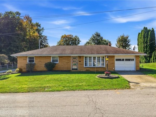 208 Creed Avenue , Hubbard, OH 44425