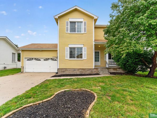 15234 Chalco Pointe Drive, Omaha, NE 68138