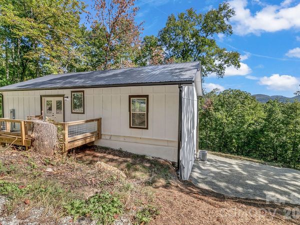 135 Bald Eagle Drive, Hendersonville, NC 28792