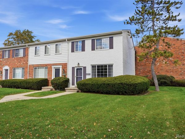 429 Fox Hills Drive N, Bloomfield Township, Mi 48304