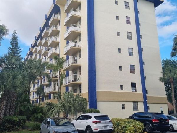 4550 NW 9th St , Unit 303E, Miami, FL 33126