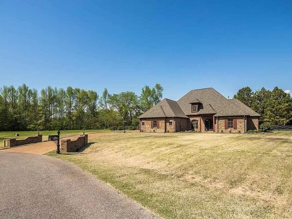 210 HIDDEN GROVE CT, Arlington, TN 38002
