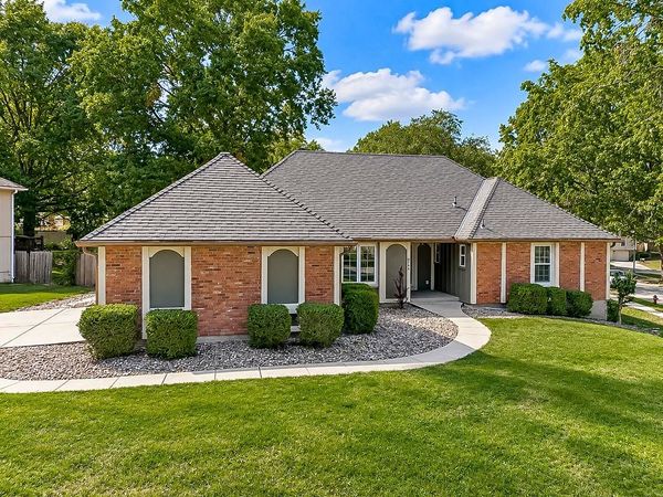 8148 NW Twin Oaks Drive, Kansas City, MO 64151