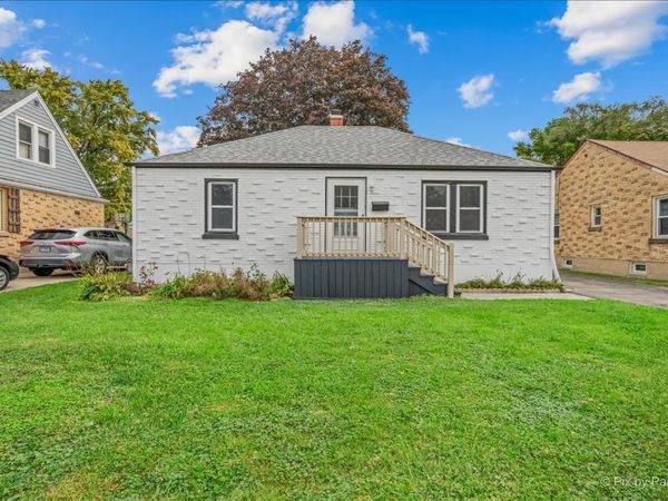 279 S Aldine Street , Elgin, IL 60123