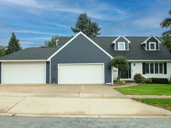 1604 Hillside Avenue, Waverly, IA 50677