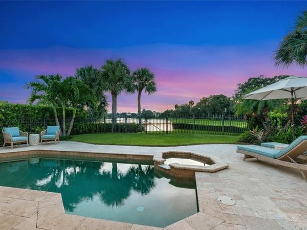 1710 Lake Club Court, Vero Beach, FL 32963