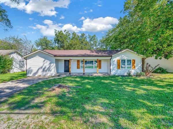 903 E Avenue C, Valley Mills, TX 76689
