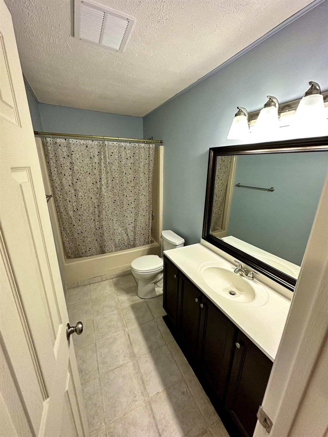 500 Fairway Village Dr. Photo 9