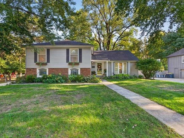 611 W Santa Fe Trail, Kansas City, MO 64145