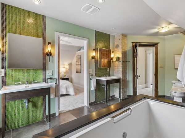 30 22nd Avenue NE, Minneapolis, MN 55418