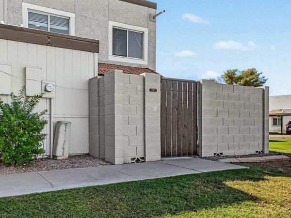 1020 E REDFIELD Road, Tempe, AZ 85283
