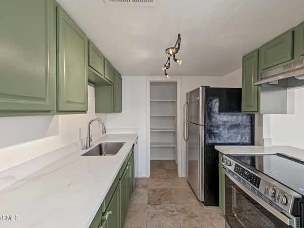 1020 E REDFIELD Road, Tempe, AZ 85283
