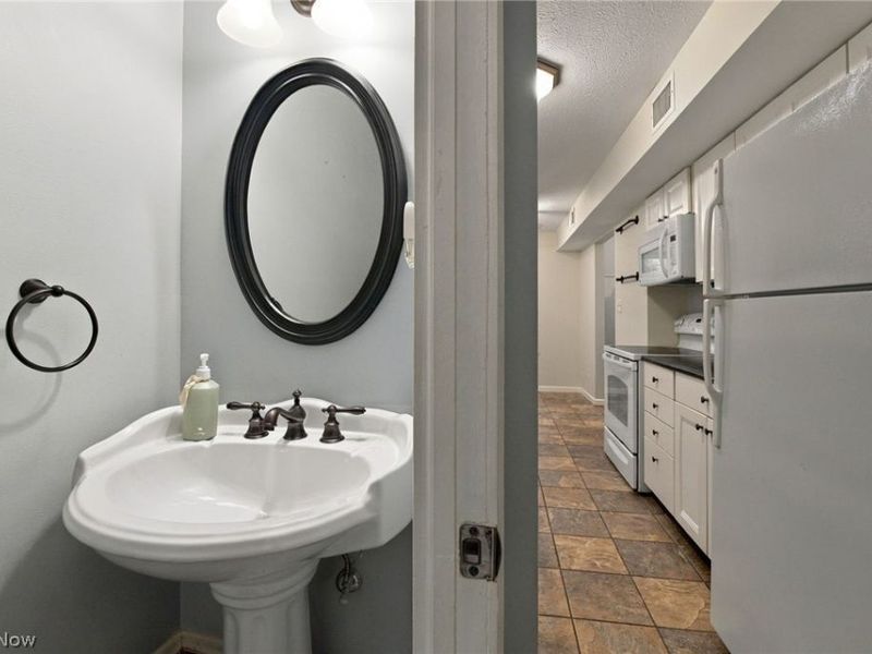 1910 King James Parkway, Unit 28, Westlake, OH 44145 Photo 12