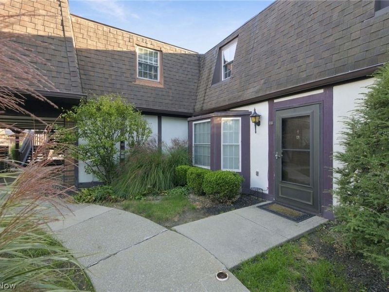1910 King James Parkway, Unit 28, Westlake, OH 44145 Photo 2