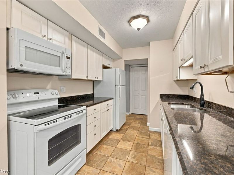 1910 King James Parkway, Unit 28, Westlake, OH 44145 Photo 26