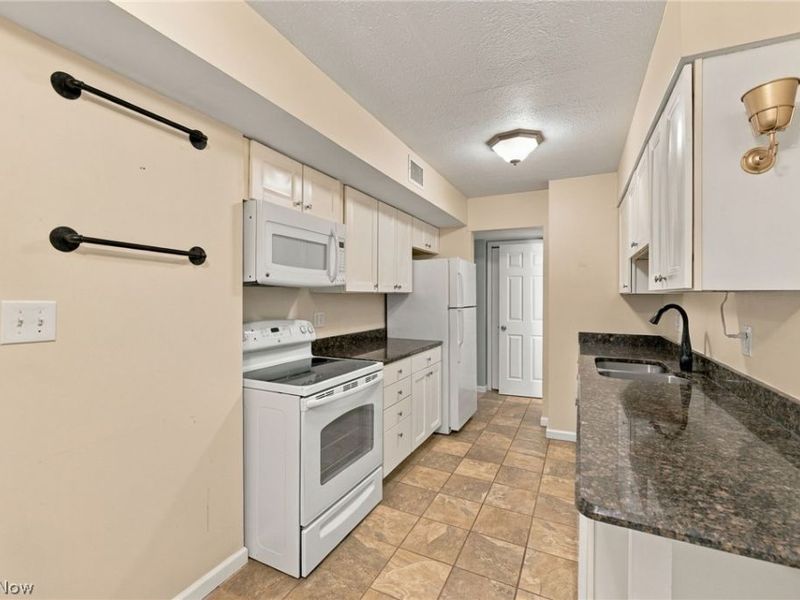 1910 King James Parkway, Unit 28, Westlake, OH 44145 Photo 6