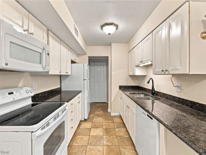 1910 King James Parkway, Unit 28, Westlake, OH 44145 Photo 7
