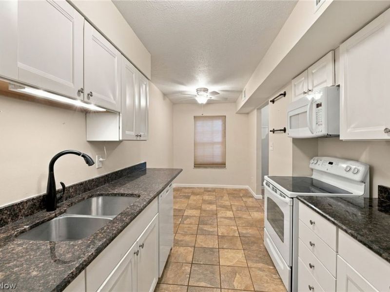 1910 King James Parkway, Unit 28, Westlake, OH 44145 Photo 9