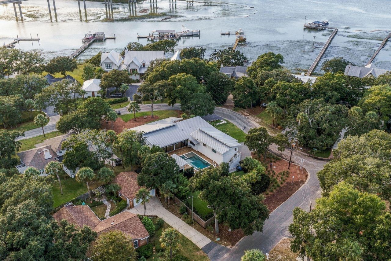 1900 Waterway Boulevard Photo 89