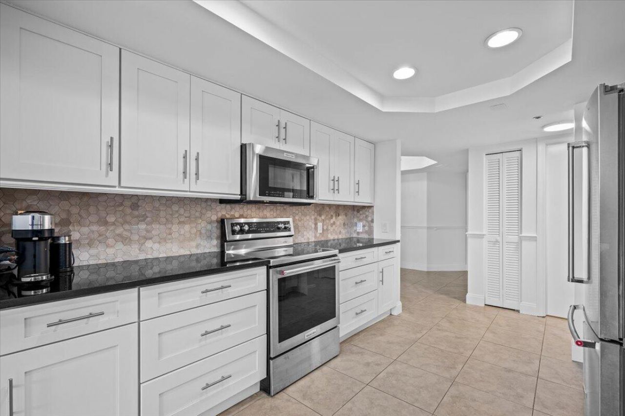 50 S Beach Road, Unit 101, Tequesta, FL 33469 Photo