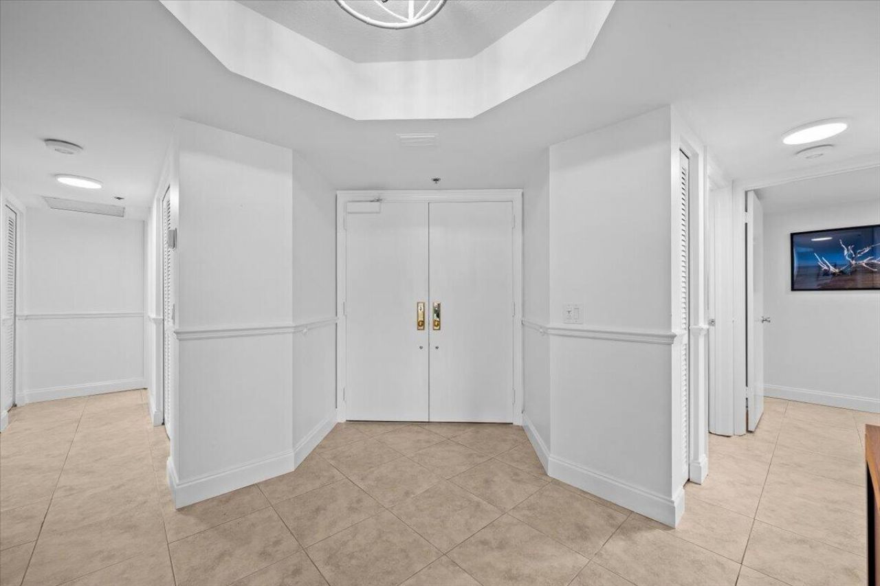 50 S Beach Road, Unit 101, Tequesta, FL 33469 Photo