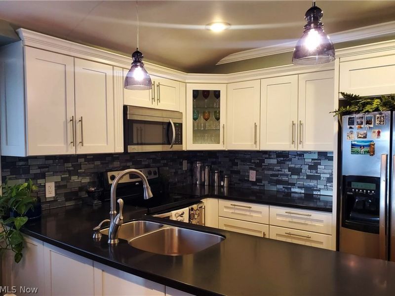 4649 Roosevelt Avenue NE, Canton, OH 44705 Photo 3