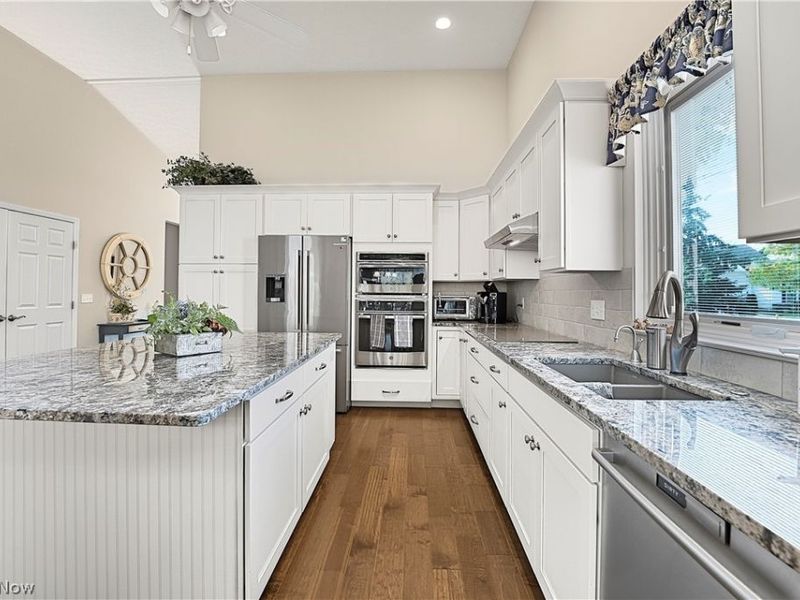 33186 Brookcrest Place, Avon Lake, OH 44012 Photo 6