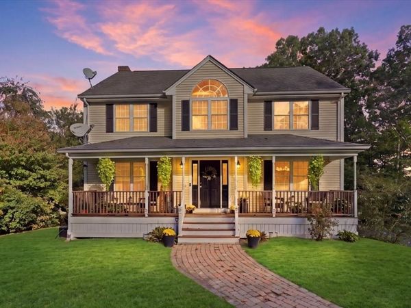 319 Oak St, Swansea, MA 02777
