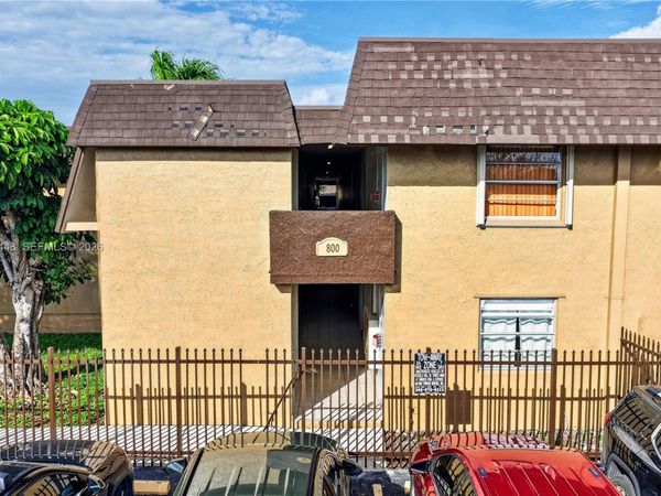 800 SW 129th Pl, Unit 202, Miami, FL 33184