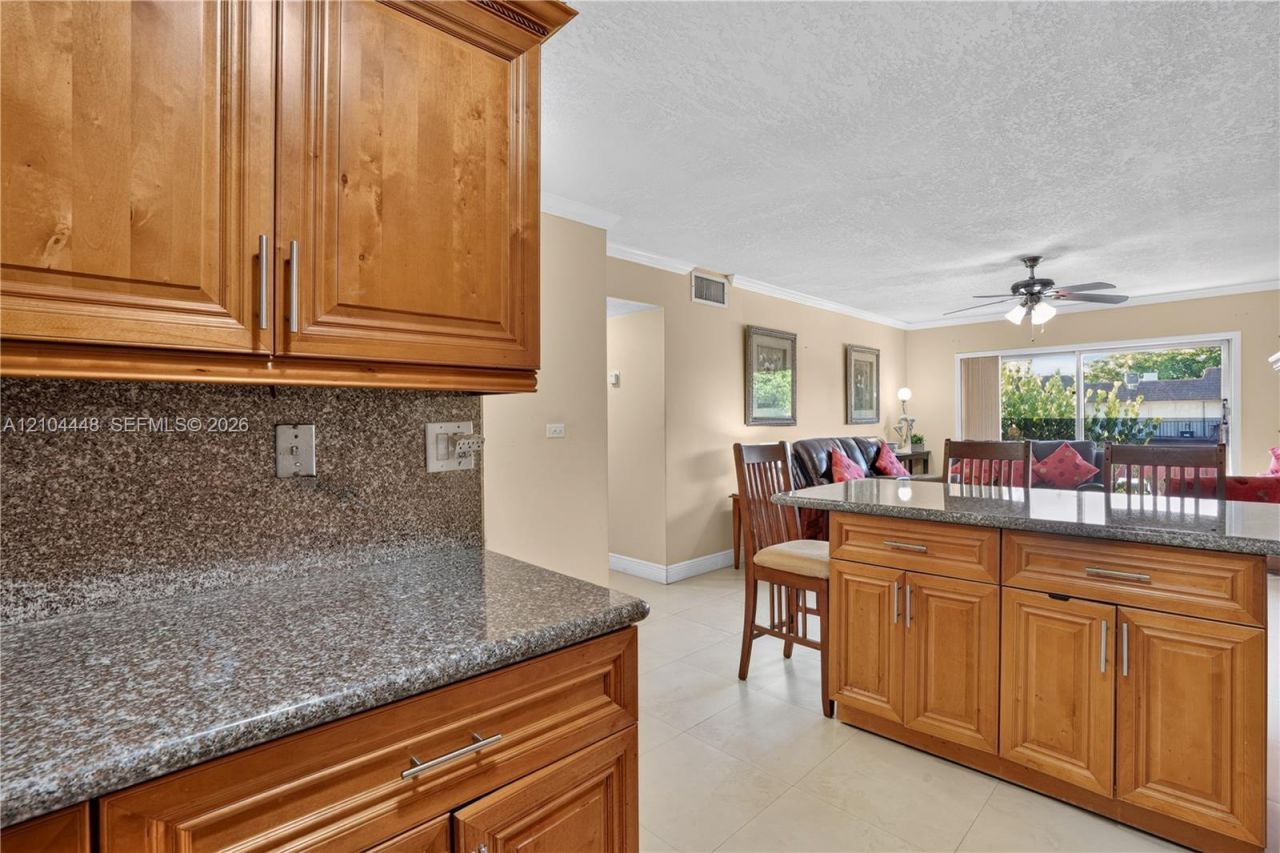 800 SW 129th Pl, Unit 202, Miami, FL 33184 Photo