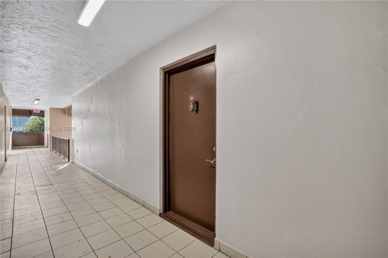 800 SW 129th Pl, Unit 202, Miami, FL 33184 Photo