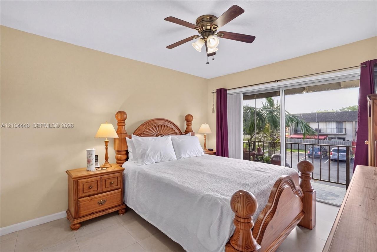 800 SW 129th Pl, Unit 202, Miami, FL 33184 Photo