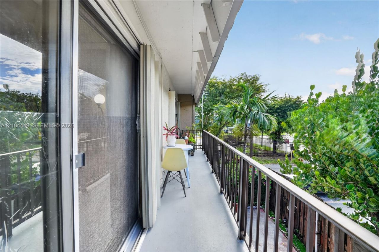 800 SW 129th Pl, Unit 202, Miami, FL 33184 Photo