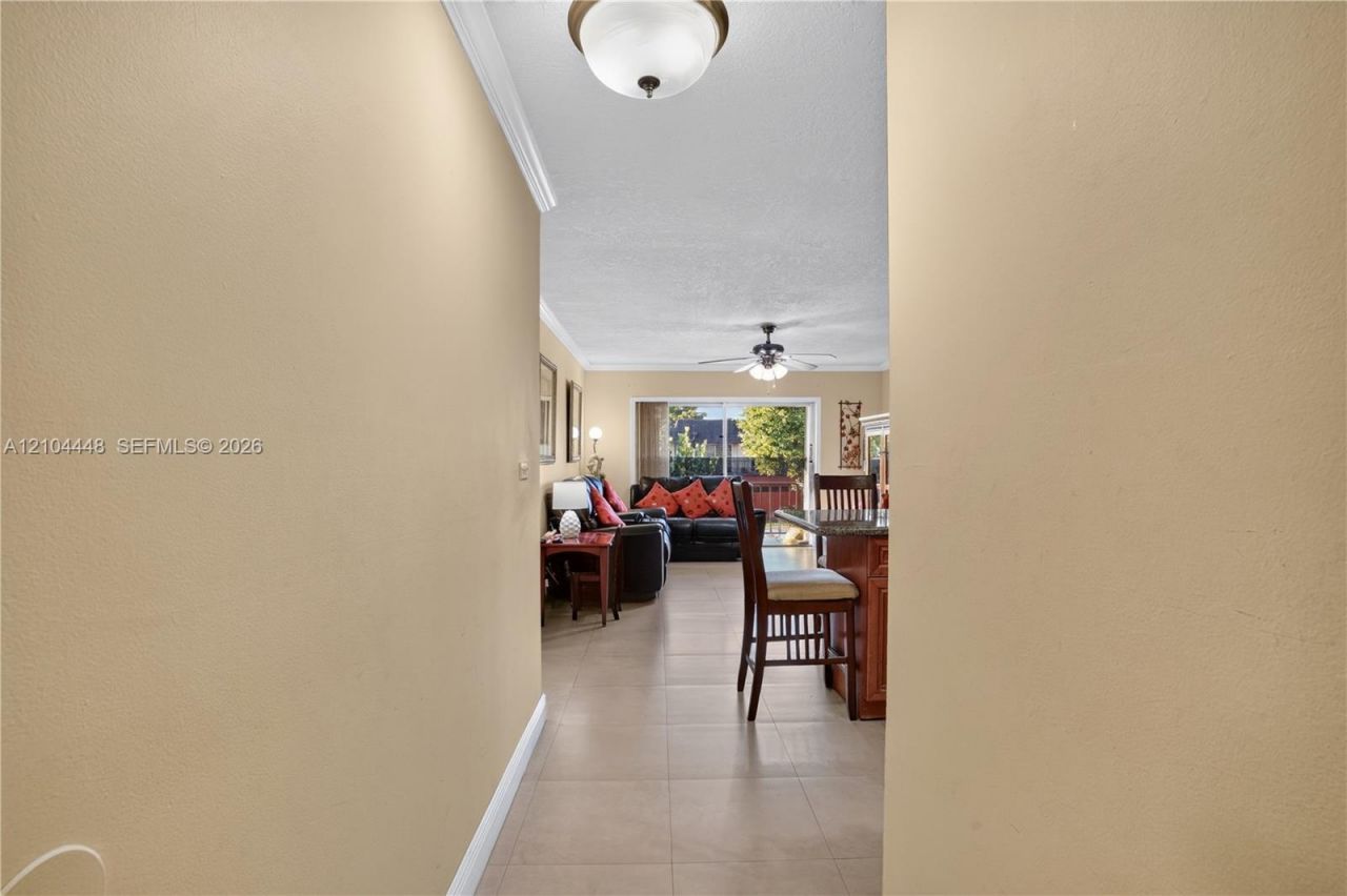 800 SW 129th Pl, Unit 202, Miami, FL 33184 Photo