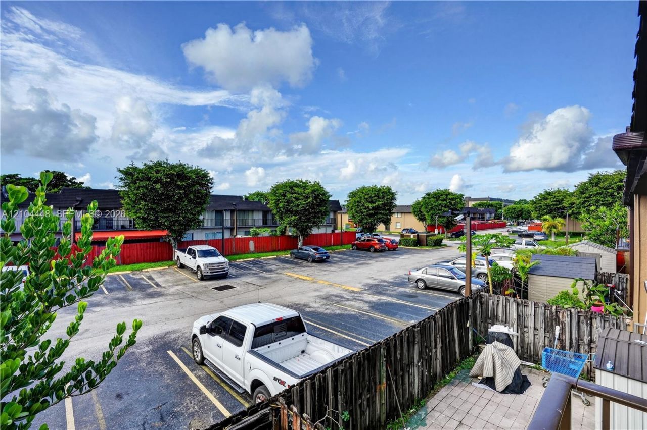 800 SW 129th Pl, Unit 202, Miami, FL 33184 Photo