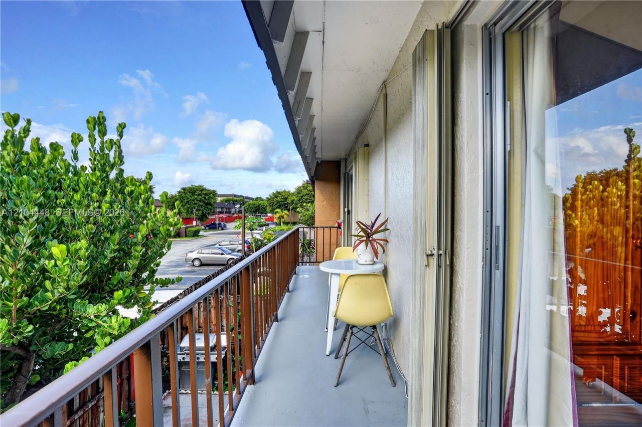800 SW 129th Pl, Unit 202, Miami, FL 33184 Photo