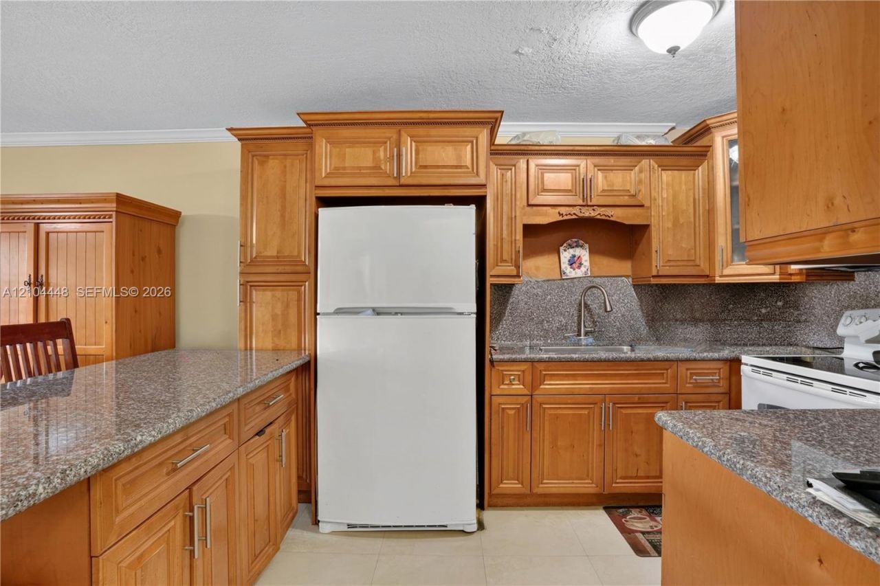 800 SW 129th Pl, Unit 202, Miami, FL 33184 Photo