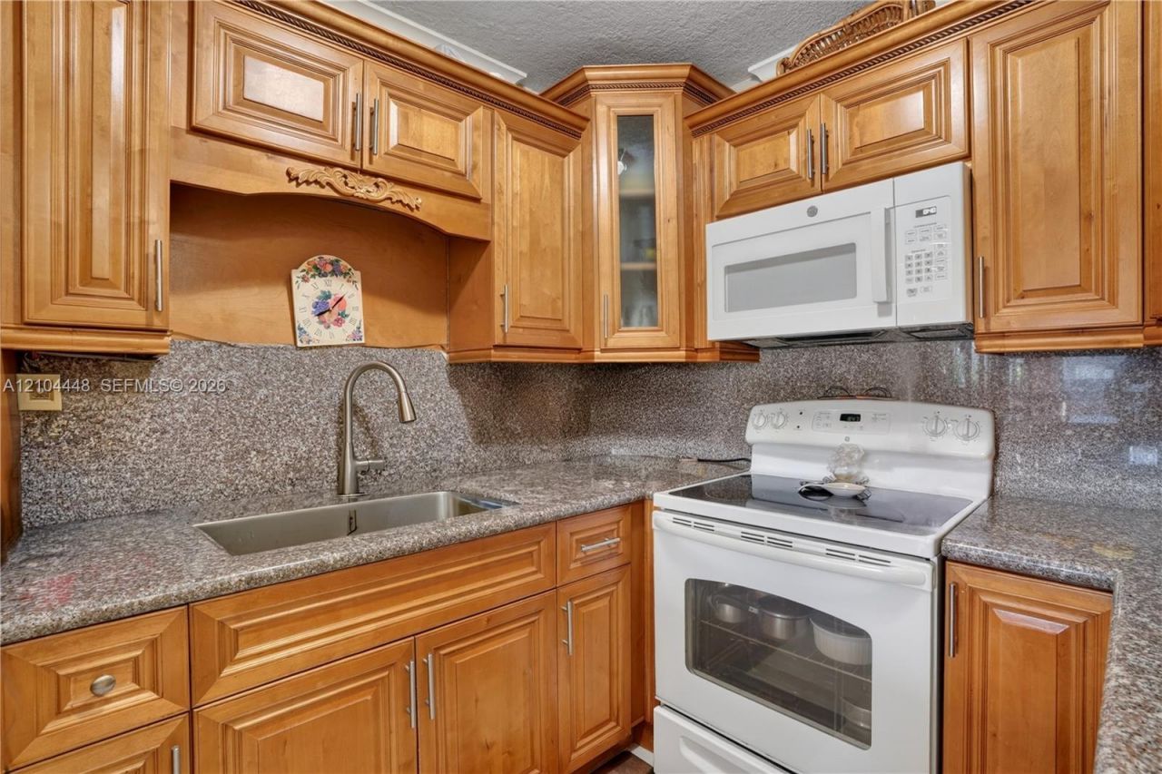 800 SW 129th Pl, Unit 202, Miami, FL 33184 Photo