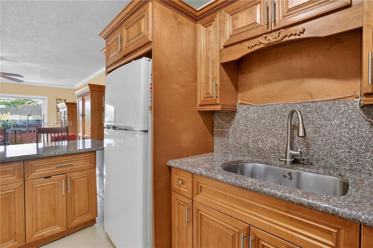 800 SW 129th Pl, Unit 202, Miami, FL 33184 Photo